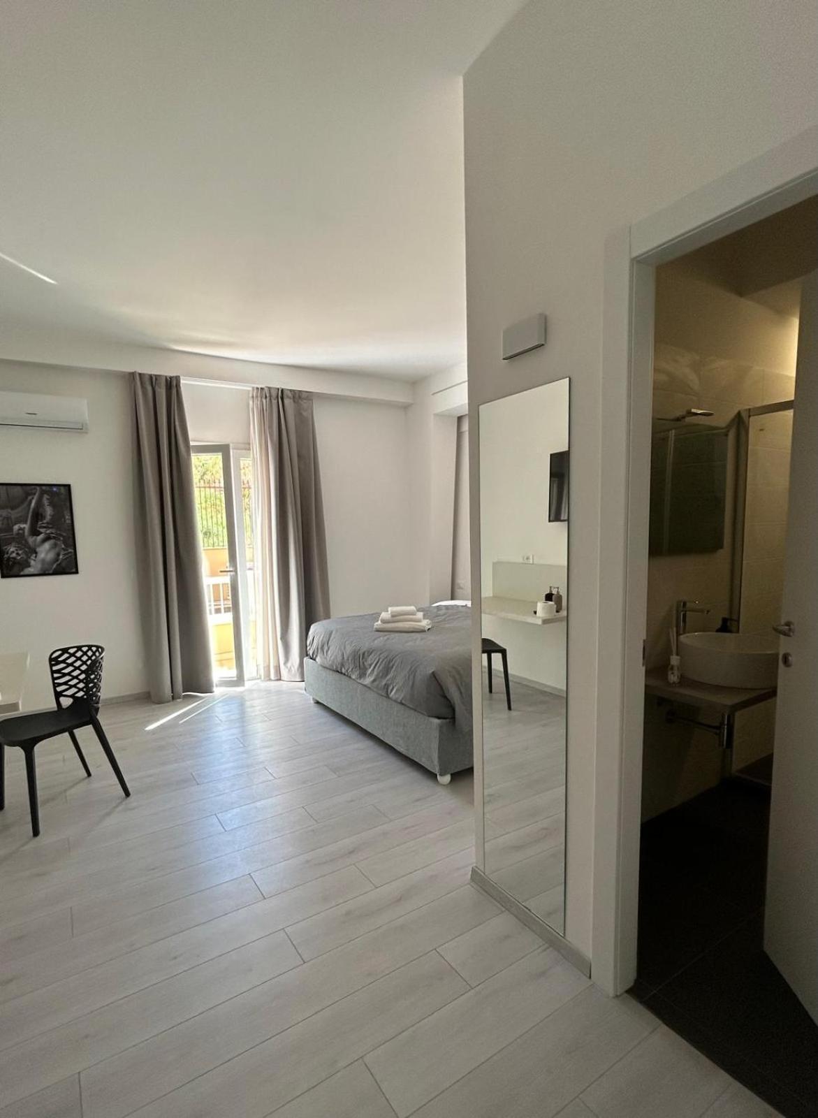 Affittacamere Mani - Camere Con Bagno Privato Гела Экстерьер фото