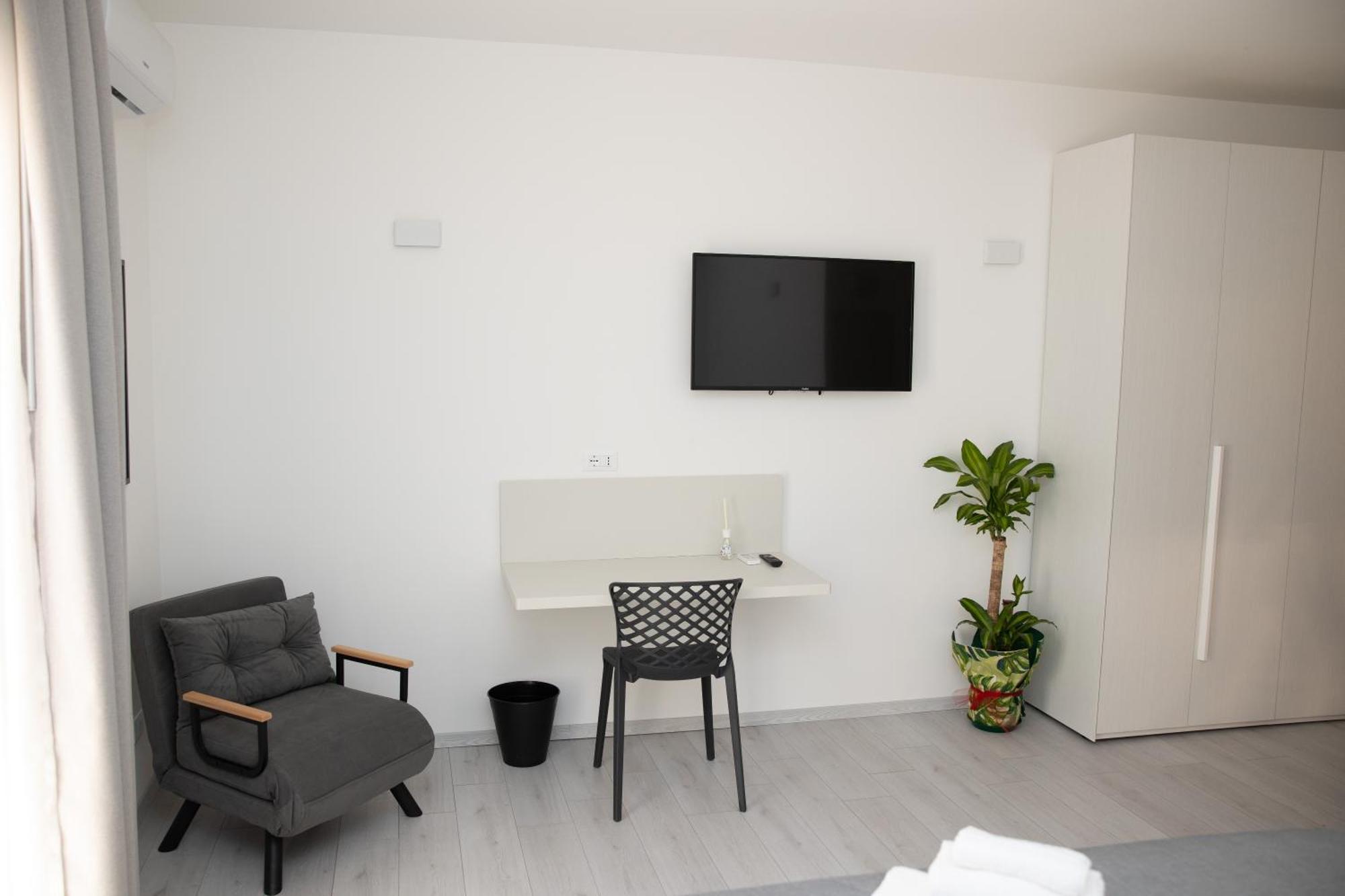 Affittacamere Mani - Camere Con Bagno Privato Гела Экстерьер фото