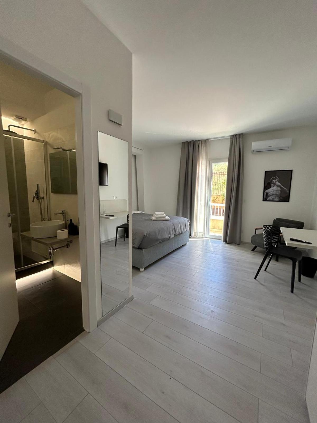 Affittacamere Mani - Camere Con Bagno Privato Гела Экстерьер фото